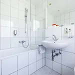 Schwarzer Adler - Sport & 4*