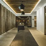Отель Schwarzer Adler - Sport & 4*