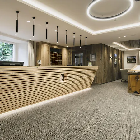 Schwarzer Adler - Sport &