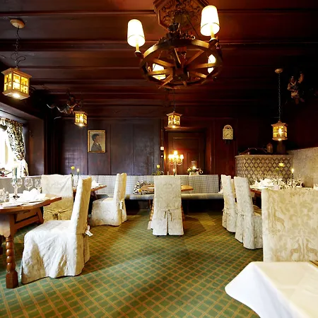 Schwarzer Adler - Sport & 4*