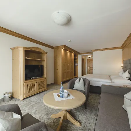 Schwarzer Adler - Sport & 4* סן אנטון