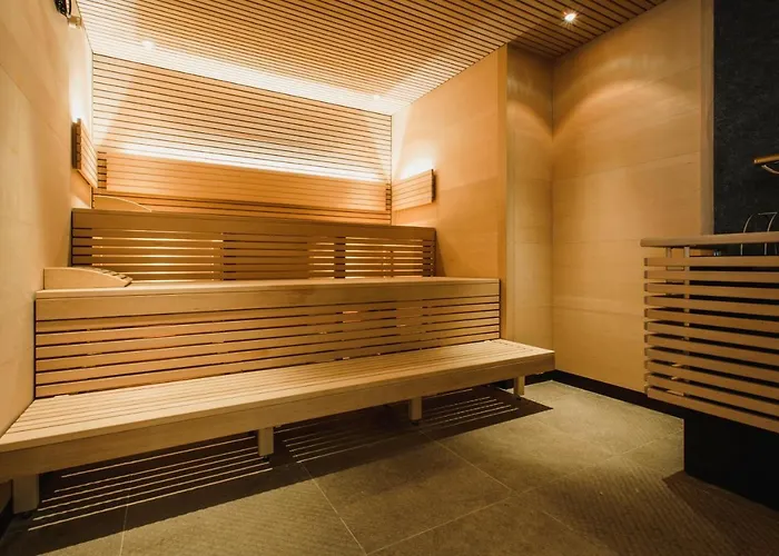 Schwarzer Adler - Sport & מלון