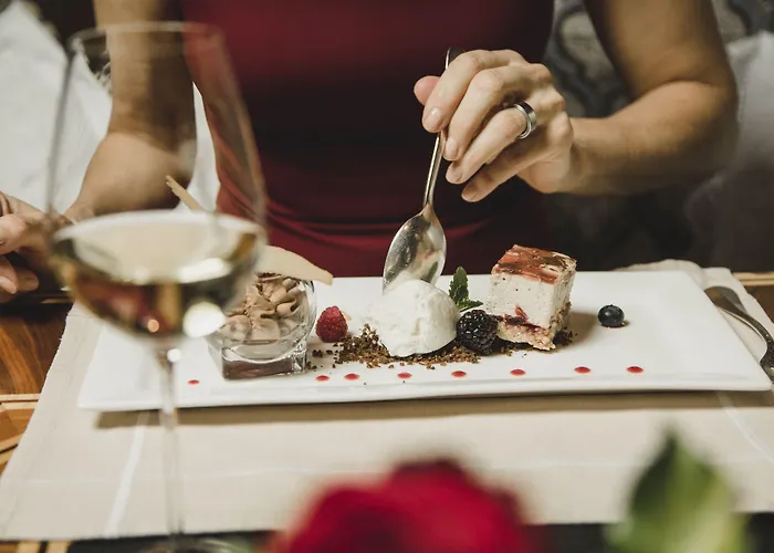 Schwarzer Adler - Sport & מלון סן אנטון