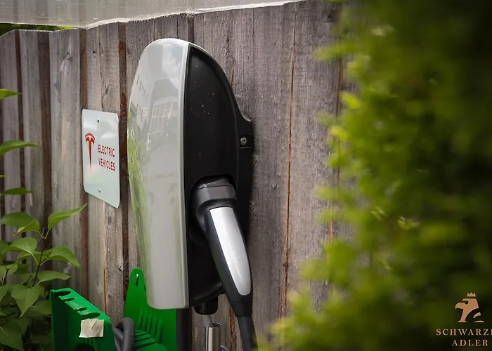 Schwarzer Adler - Sport & מלון